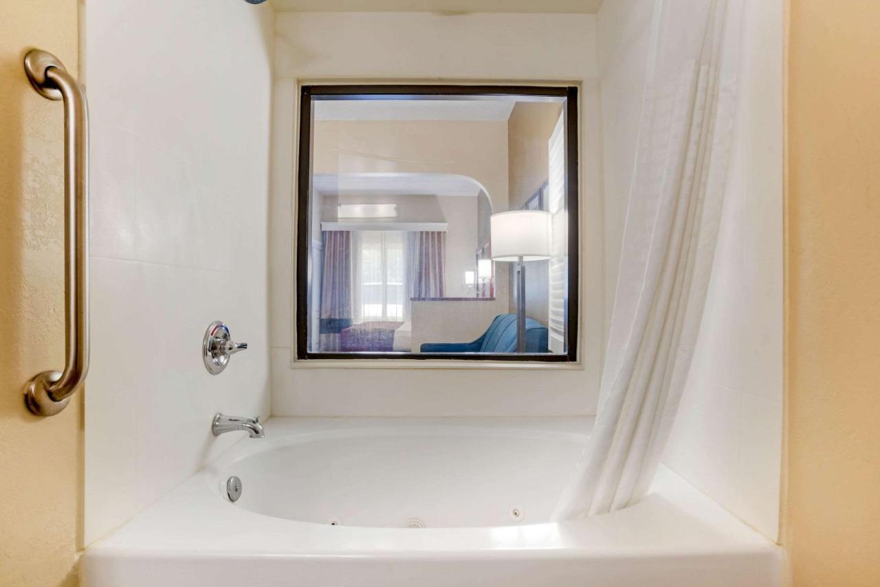 Comfort Suites Tallahassee Capitol - University Area Ngoại thất bức ảnh
